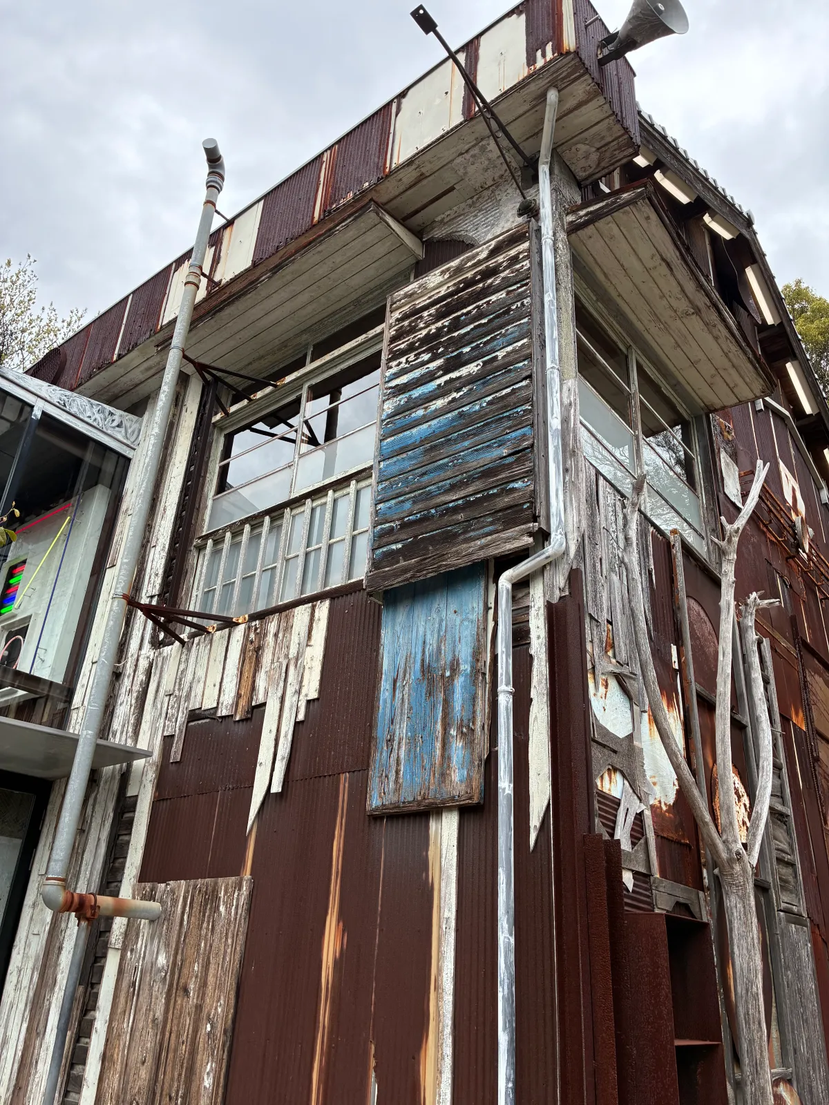 直島家プロジェクト:大竹伸朗氏の『はいしゃ』